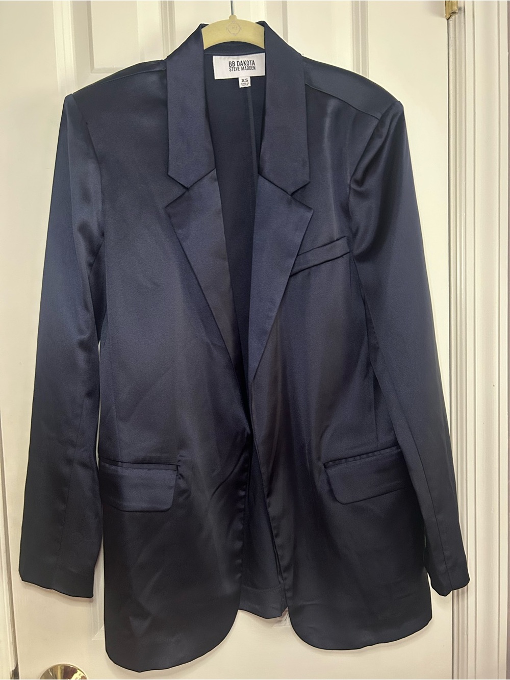 BB DAKOTA BY STEVE MADDEN NAVY SATIN BLAZER - NEVER WORN